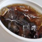 Cargados de azúcar, químicos y colorantes, los refrescos de soda acidifican el organismo y literalmente alimentan las células cancerosas. El químico que les da el color caramelo y su derivado 4-MI también han sido específicamente ligados a...