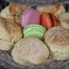 Ocurre igual; suben los niveles de insulina con rapidez y alimentan el crecimiento de células cancerosas. Los endulzadores ricos en fructosa son más ofensivos porque hacen que las células cancerosas se metabolicen rápida y fácilmente para p...