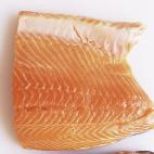 Es un alto riesgo de cáncer, de acuerdo con el Dr. David Carpenter, director del Instituto para la Salud y el Ambiente de la Universidad de Albany. Según él, este salmón no solo carece de vitamina D, sino a menudo está contaminado con quím...