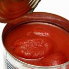 El forro de la mayoría de los alimentos enlatados contiene BPA, un químico que actúa como estrógeno e interrumpe la actividad hormonal en el cuerpo. Se le vincula a enfermedad cardiaca, daño intestinal, infertilidad y otros problemas del si...