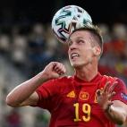 Daniel Olmo en el golpe de cabeza con el que casi abre la lata