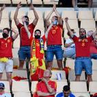 En las gradas no faltaron gestos de apoyo