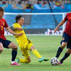 El sueco Kristoffer Olssonr, presionado por Daniel Olmo y Koke