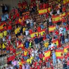 Aficionados de Espa&ntilde;a en el estadio sevillano de La Cartuja