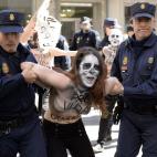 5c8af05c240000f404a3ed93