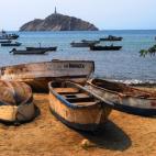 La mezcla perfecta de playa y naturaleza. El Parque Nacional Tayrona es un lugar mágico que posee las mejores playas del caribe colombiano, pero rodeadas de selva, piedras gigantescas y sierras tropicales. Ver más fotos de Santa Marta, Colombia
