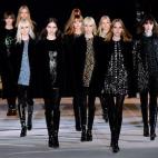 Porque es diciembre, hace frío y todos lo saben: deja de fingir que estás en julio para lucir modelito, que no cuela. Combina las medias tupidas con un minivestido de lentejuelas o con una falda metalizada y un jersey gordito. Perfecto para: ...