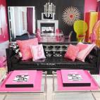 LA SUITE DE BARBIE EN EL PALMS HOTEL Las Vegas, Estados Unidos La casa de los sueños de Barbie se ha hecho realidad en Las Vegas, gracias al diseñador de interiores Jonathan Adler, quien ha creado la suite de Barbie en el Palms Hotel. No falt...