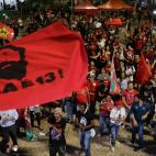 Seguidores de Lula, festejando los datos de la primera vuelta.