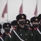 Una bruma gris envolvía los emblemáticos monumentos de la ciudad, las máscaras para filtrar el aire subían de precio en las tiendas y los comercios de alimentación promocionaban el jugo de pera, un remedio tradicional chino para los pulmones.