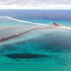 Una enorme mancha de petr&oacute;leo que amenaza las paradis&iacute;acas playas de Mauricio