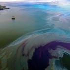 Una enorme mancha de petr&oacute;leo que amenaza las paradis&iacute;acas playas de Mauricio