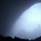 La caverna más grande del mundo se llama Hang Sơn Đoòng y se encuentra en el Parque Nacional de Phong Nha-Ke Bang. Se descubrió en febrero de 2009, aunque la población local conocía su existencia e incluso la utilizó como refugio en los ...
