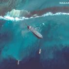 Una enorme mancha de petr&oacute;leo que amenaza las paradis&iacute;acas playas de Mauricio