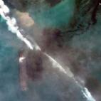 Una enorme mancha de petróleo que amenaza las paradisíacas playas de Mauricio