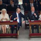 Los reyes de España, don Juan Carlos y Doña Sofía, junto a Alberto II, padre del actual rey de los belgas.