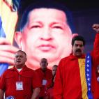 Con el puño en alto