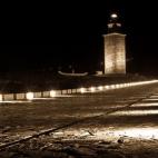 A Coruña hace honor a su apodo, Ciudad de la Luz, tanto de día como de noche. Los coruñeses y visitantes que estos días se encuentren en la ciudad pueden contemplar las Perseidas desde uno de sus enclaves más distintivos y simbólicos, la m...