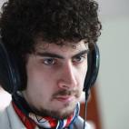 Claro que con el smartphone o el MP3 puedes solucionar tu aburrimiento, pero invertir el tiempo en escuchar un álbum íntegro, con atención, es una experiencia única.