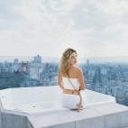 Daniela Rossell, Untitled (Ricas y famosas) (rooftop), 1999. Collection Museum of Contemporary Art Chicago, gift of The Disaronno Originale Photography Collection. Photo: Nathan Keay, © MCA Chicago.