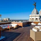 Incluso los madrileños de toda la vida desconocen muchas de las terrazas y azoteas que hay distribuidas por toda la ciudad. Terrazas de hoteles, de museos, de cafeterías y restaurantes, pero también de algunos afortunados particulares. Aunque...