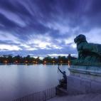 Si bien es cierto que el Templo de Debod podría ser un buen ejemplo, hay que decir que quizás el mejor sea el Parque del Retiro. Con sus más de 100 hectáreas, el Retiro es el gran pulmón de la ciudad, un lugar en el que relajarse bajo la so...