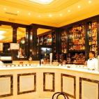 Si hay algo típico en Madrid, es su castiza chocolatería de San Ginés. La famosa chocolatería, abierta desde 1894, tiene bien merecida su fama, ya que en pleno siglo XXI aún puede asegurar que mantiene la receta original. Por esta chocolate...