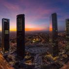 El famoso cielo de Madrid regala a sus visitantes unos atardeceres inigualables. Bien sea con vistas a la gran ciudad o con vistas a la montaña, es muy fácil quedarse con la boca abierta. Muchos son los enclaves desde los que se puede disfruta...