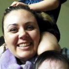 "Ficar em casa é tão mais fácil, certo? Crianças e bebês e bastante café."