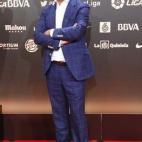 5c8b37c43b000072066d3f83