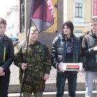 Jovencísimos partidarios de la milicia ultraderechista Pravy Sektor