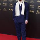 Con traje de su propia firma, Late Checkout.