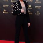 Con traje de Ana Locking.