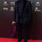 Con esmoquin de Armani.