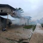 Las necesidades de los migrantes en Bajo Chiquito dejan mucho de estar cubiertas. Llegan a la poblaci&oacute;n paname&ntilde;a al borde de la extenuaci&oacute;n, mojados, sucios, agotados, magullados y sin apenas poder mantenerse erguidos sobre ...