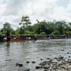 Salida de piraguas el pasado domingo. Los migrantes celebran abandonar Bajo Chiquito y sobre todo, dejar atr&aacute;s el Dari&eacute;n. Aun as&iacute;, muchos desconocen que en algunos casos las estancias en las Estaciones de Recepci&oacute;n de...