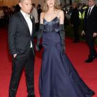 5c8b343122000033001a8953