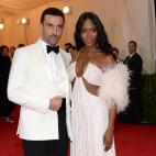 5c8b34322000004504706460