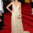 La actriz, de Diane Von Furstenberg, en la gala del MET 2014 dedicada a Charles James.