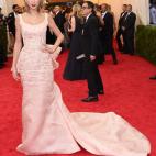 La cantante, de Oscar de la Renta, en la gala del MET 2014 dedicada al diseñador Charles James.