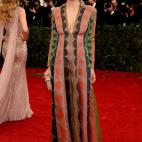 La actriz, vestida de Valentino, en la gala del MET 2014 dedicada al diseñador Charles James.
