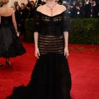 La modelo, en la gala del MET 2014 dedicada al diseñador Charles James, vestida de Dolce y Gabbana.