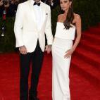 La diseñadora y el futbolista, en la gala del MET 2014 dedicada al diseñador Charles James.