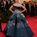 La modelo, vestida de Marchesa, en la gala del MET 2014 dedicada al diseñador Charles James.