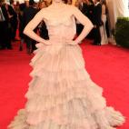 La modelo y actriz, vestida de Burberry en la gala del MET 2014 dedicada al diseñador Charles James.