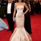 La modelo, vestida de Topshop, en la gala del MET 2014 dedicada al diseñador Charles James.