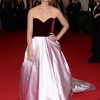 La actriz, de Oscar de la Renta, en la gala del MET 2014 dedicada al diseñador Charles James.