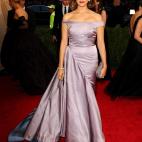 La actriz, vestida de Tori Burch, en la gala del MET 2014 dedicada al diseñador Charles James.