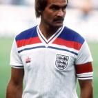 Selección: Inglaterra (1982) Nivel del bigote: Densidad: Equilibrio: Estilo: Conjunto de la obra: Lo que le faltaba de pelo a Mick Mills, lo compensaba con bigote. Con para de pocos amig...