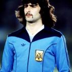 Selección: Argentina (1978) Nivel de bigote: Densidad: Equilibrio: Estilo: Conjunto de la obra: El bigote del argentino Mario Kempes no es tan espero pero la armonía que guarda co...